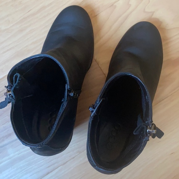 ECCO Black Zippered Ankle Boots Bootie - Picture 5 of 10